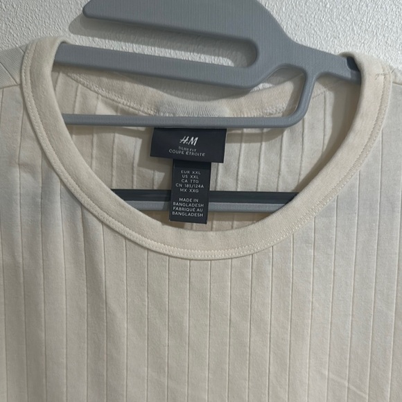 H&M Cream Short Sleeve‎ Tee - Picture 2 of 5